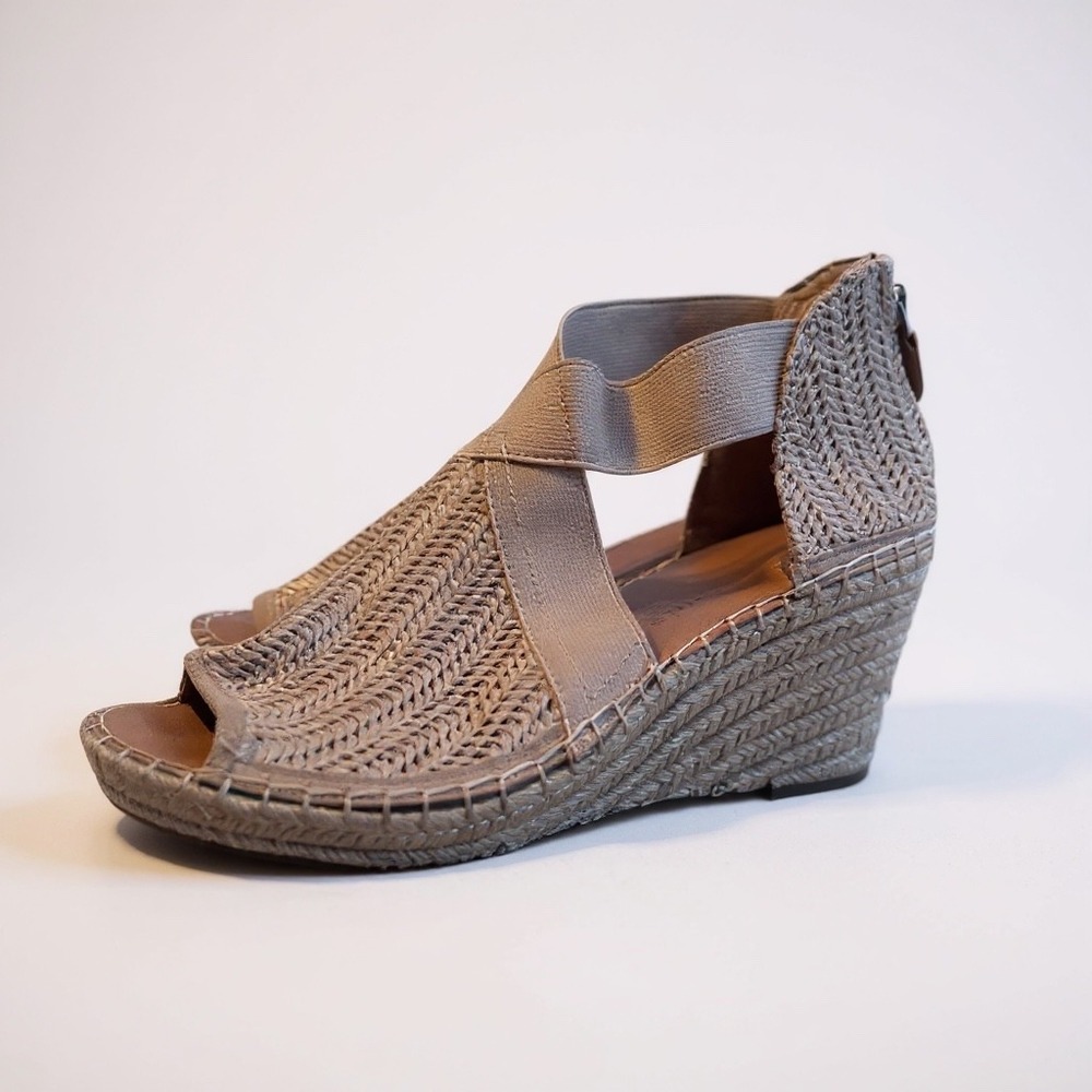 Gentle Souls by Kenneth Cole Women's peep toe Woven Espadrille Wedge Sandals  9M